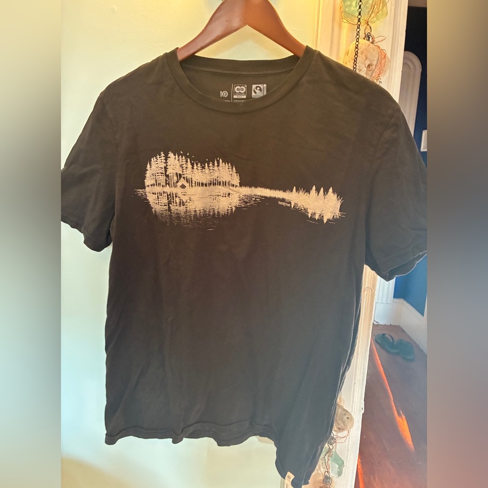Black Graphic T-Shirt with Nature Design ten tree